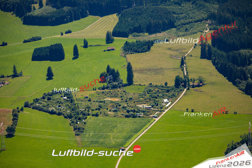 Das Luftbild zeigt :  Unterthingau - Die Luftaufnahme wurde 2024 vom UL-Flugzeug aus erstellt ( keine Drohne ) - Hochauflösende Luftaufnahme - Für grossformatige Ausdrucke geeignet. Die Geschenkidee !Mit Lizenz und Bildrechte bestellbar