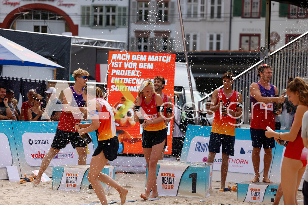 Obi BeachTour 2026 - Basel | BASEL, SWITZERLAND - JULY 19: MURIEL BOSSART (SUI) and LINDA ABBÜHL (SUI), ELENA CSONTOS (SUI) and FANNY DEECKE (SUI), ZOÉ FLÜCKIGER (SUI) and NADINE DEMIERRE (SUI), LEO DILLIER (SUI) and LUC EMANUEL FLÜCKIGER (SUI), FLORIAN BREER (SUI) and MATHIS KÄLIN (SUI), SIMON HAGENBUCH (SUI) and YVES HAUSSENER (SUI) during the Obi BeachTour 2026 celebration at Barfüsserplatz on July 19, 2026 in Basel, Switzerland. - Realisiert mit Pictrs.com