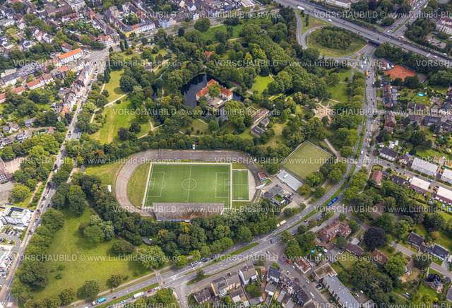 Herne230802689 | Luftbild, Wasserschloss Strünkede, Stadion am Schloss Strünkede, Baukau, Herne, Ruhrgebiet, Nordrhein-Westfalen, Deutschland