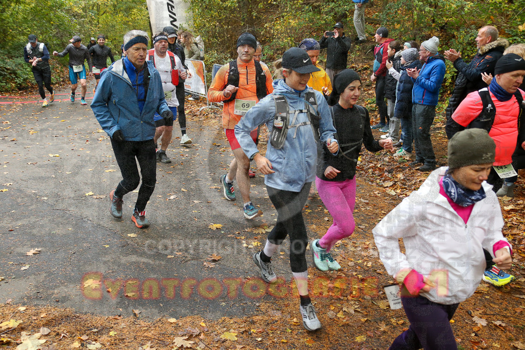 251026_1002_EX1_9716 | Sportfotografie im Rhein-Sieg Kreis, Köln, Bonn, NRW, Rheinland Pfalz, Hessen, etc. Unser Tätigkeitsfeld umfasst den Laufsport vom Volkslauf über den Marathon, Duathlon, Triathon bis zum Ultralauf wie Kölnpfad Ultra oder Schindertrail.