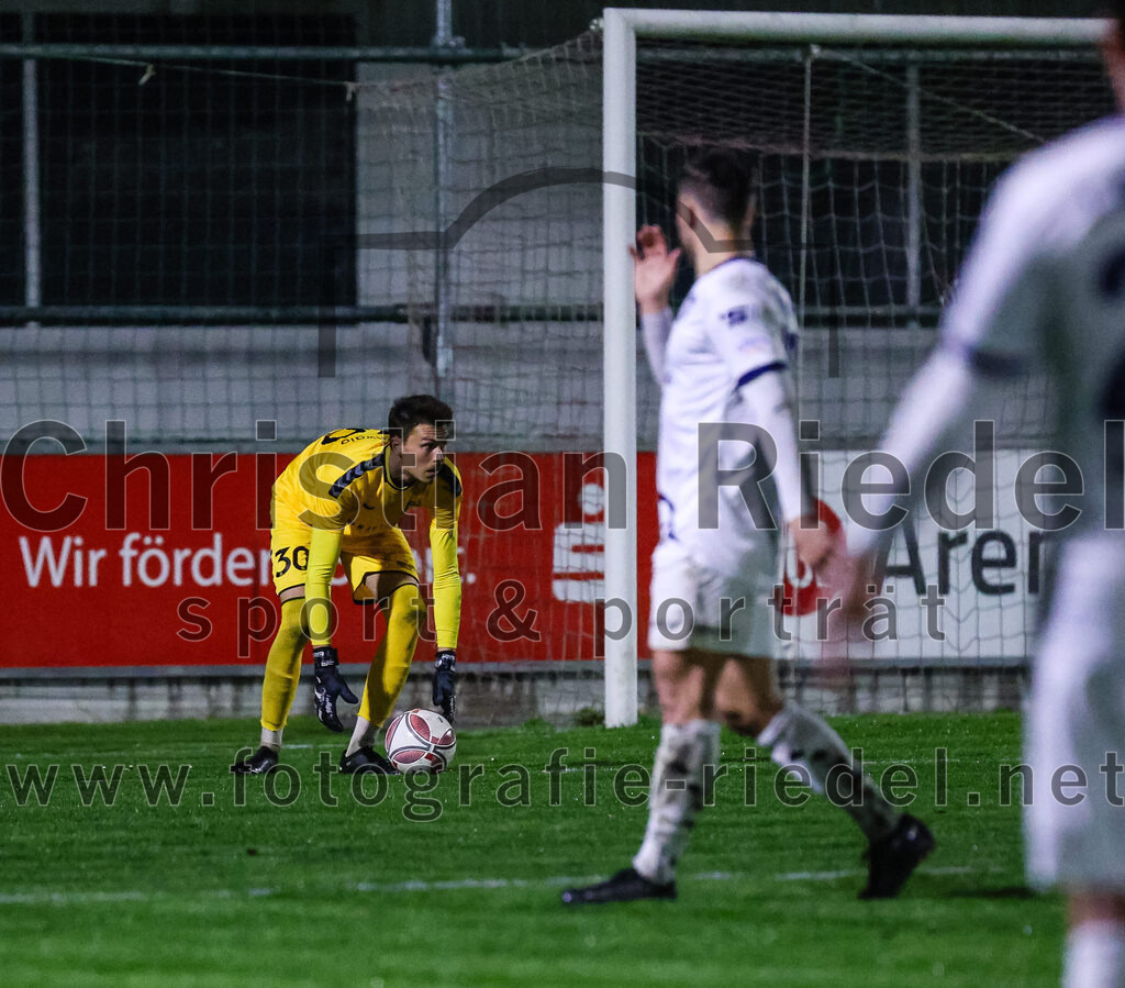 2024-03-15_086_FC_Schwaig_gegen_1_FC_Garmisch-Partenkirchen | Oberding, Deutschland, 15.03.2024:
Fußball, Landesliga Südost 2023 / 2024, 25. Spieltag, FC Schwaig gegen 1. FC Garmisch-Partenkirchen, Endergebnis: 4:0

Torwart Philipp Strunk (FC Schwaig, #30)

Foto: Christian Riedel / fotografie-riedel.net