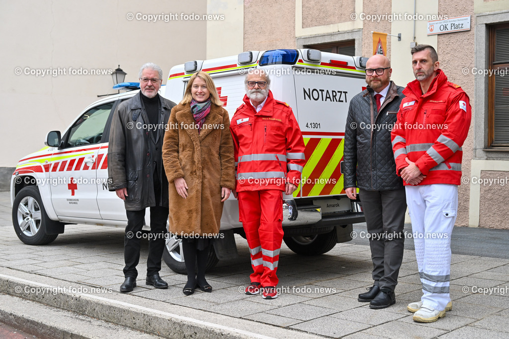 Pressekonferenz Oesterr. Rotes Kreuz_ 50 Jahre Notarztdienst in Ooe_ 31.01.2024-6 | 31.01.2024, Presseclub Linz, AUT, Pressekonferenz Oesterr. Rotes Kreuz, 50 Jahre Notarztdienst in Ooe, im Bild Walter Aichinger (Praesident des Roten Kreuz Ooe), LH-StvIn Christine Haberlander (VP), Kurt Radler-Woess (Notfallsanitaeter, Mitarbeiter der ersten Stunde), Jens Meier (Primar, Vorstand der Klinik für Anaesthesiologie und Operative Intensivmedizin am Kepler Universitaetsklinikum, Chefarzt Ooe. Rotes Kreuz), Rainer Kirchstorfer (Notfallsanitaeter, Stuetzpunktleiter NEF Linz)