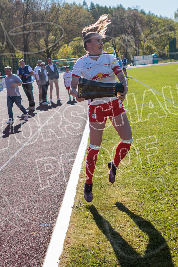 Gipfeltreffen der Frauen: Finale um den Sachsenlotto Landespokal 2026 | Am 1. Mai 2026 trafen im Endspiel des Sachsenlotto Landespokals die Frauen des Chemnitzer FC und die zweite Mannschaft von RasenBallsport Leipzig aufeinander. Vor stimmungsvoller Kulisse kämpften beide Teams ab 15:00 Uhr um die begehrte Trophäe des sächsischen Fußballs. Diese Galerie zeigt die Highlights, packende Zweikämpfe und die emotionalsten Momente des Finaltags. - Realisiert mit Pictrs.com