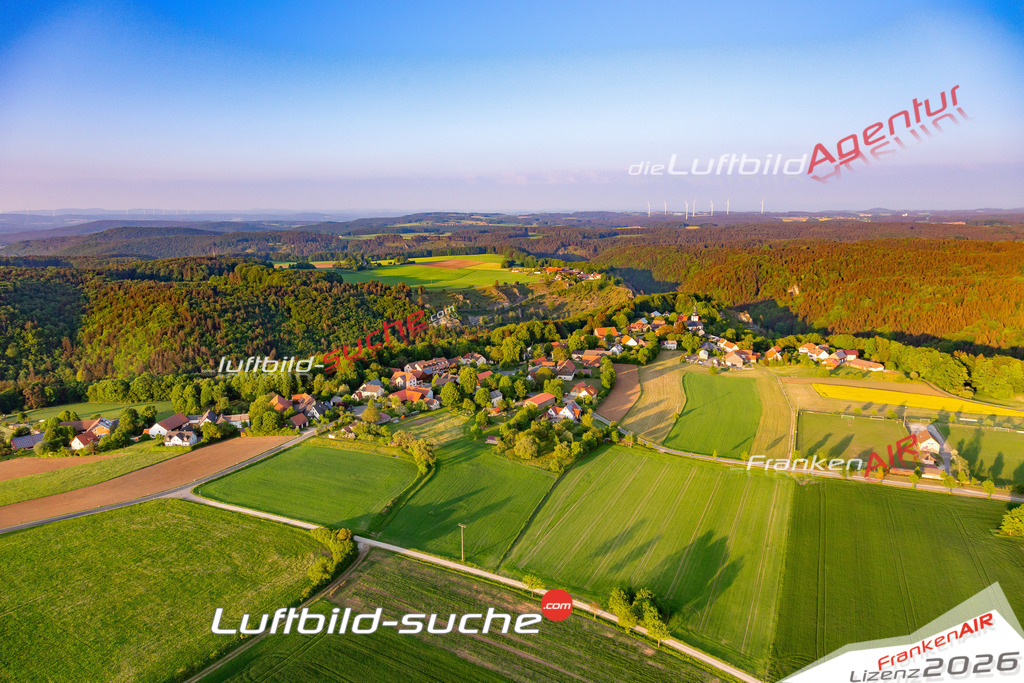 Die Luftbildaufnahme Arnstein - Weismain wurde 2018 mittels Flugzeug (keine Drohne) erstellt. Perfekte Schärfe und Druck- Auflösung- Garantiert!