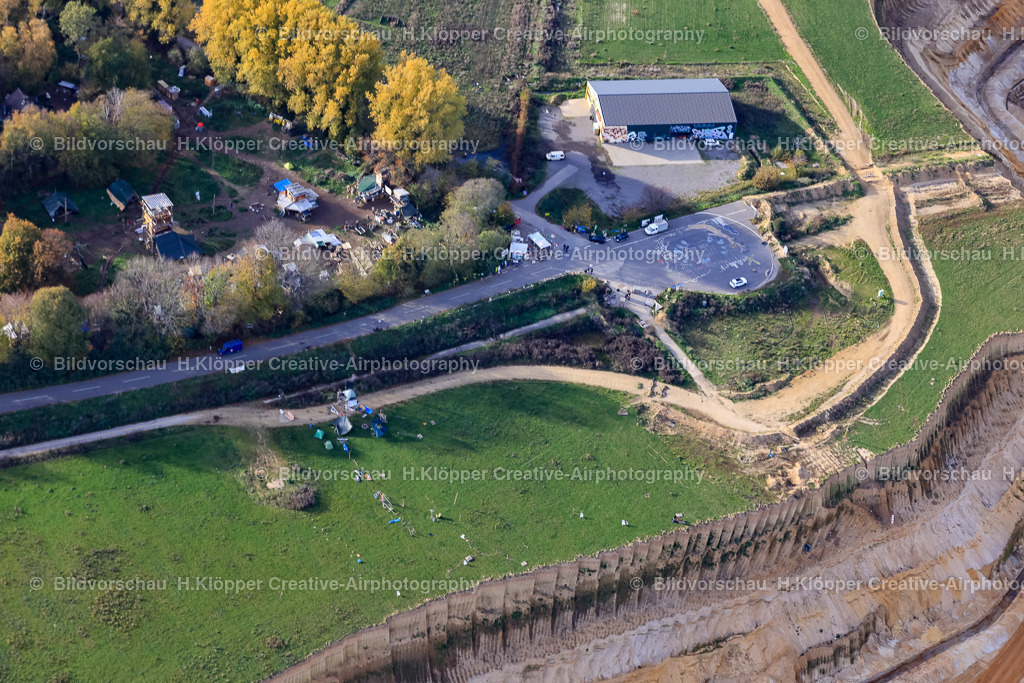 Luftbild Erkelenz _ Jülich _ Hambacher Forst_ Lützerath ist ein Weiler der Stadt Erkelenz Braukohle_ Tagebau_Garzweiler-8633 | Luftbildfotografie Hermann Klöpper - Realized with Pictrs.com