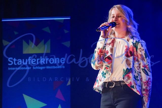 060424Ho1417 | Aline Spach -Stauferkrone 2024
Der internationale Schlagerwettbewerb Stauferkrone wird 2024 bereits zum fuenften Mal von Maitis Media ausgerichetet. 
Deutschland, Donzodrf, Stadthalle, 06.04.2024


