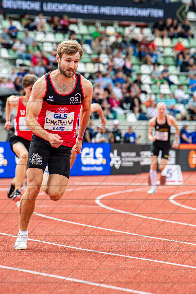 DIE FINALS 2025 | Dt. Leichtathletik Meisterschaft | Halbfinalläufe 400m Herren | Dammermann und Kroll mit unterschiedlichen Ergebnissen und Erfolgen in den Halbfinalläufen.  //  02.08.25: DIE FINALS 2025 | Dt. Leichtathletik Meisterschaft | Halbfinalläufe 400m Herren / Dresden / Deutschland  //   CREDIT:www.bullenfotos.de, Martin König, Hörner Weg 40, D-49078 Osnabrück, +4917663732967 // Nutzung und Weitergabe nur zu den vereinbarten Zwecken. Presseanfragen an Ersteller. Alle Rechte beim Ersteller. Honorierung nach MFM. - Realisiert mit Pictrs.com