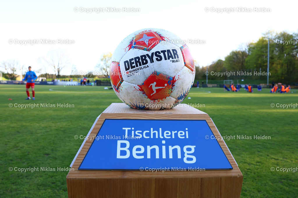 NH_TuSRotenhof_Eutin08_FlensOberliga_22042026 | Spielball in der Flens Oberliga.Fußball I Herren I Flens Oberliga I Saison 2025-2026 I 21. Spieltag I TuS Rotenhof - Eutin 08 I 22.04.2026 I A-Platz Rotenhof