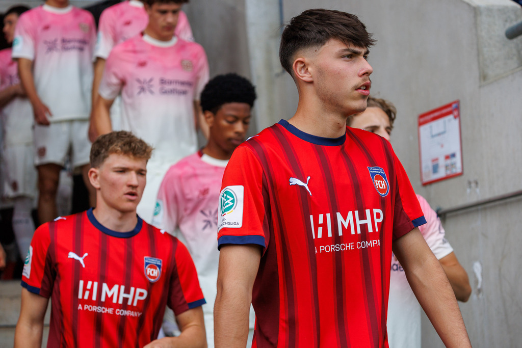 20260503-U19_FCH-LEV_007 | 1.FC Heidenheim 1846 vs. Bayer 04 Leverkusen, Fußball, U19, A-Junioren, NWL, U19-DFB-Nachwuchsliga, 2025/2026, Achtelfinale, 03.05.2026 in Heidenheim, Voith Arena(Foto: Michael Bulling) - Realisiert mit Pictrs.com