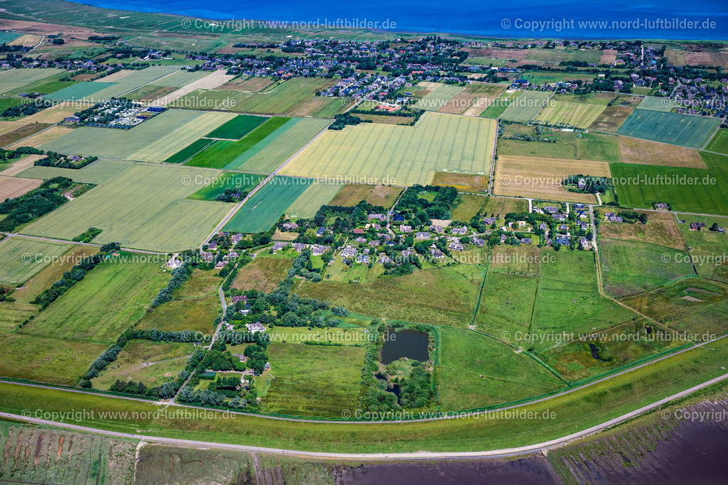 Sylt_Osterende_ELS_3920210625 | SYLT 21.06.2025 Ortskern und Orts- Zentrum an der Meeres- Küste der Nordsee auf der Insel Sylt in Morsum-Osterende im Bundesland Schleswig-Holstein, Deutschland. // Center on the seacoast of North Sea on Sylt Island in Morsum-Osterende in the state Schleswig-Holstein. Foto: Martin Elsen