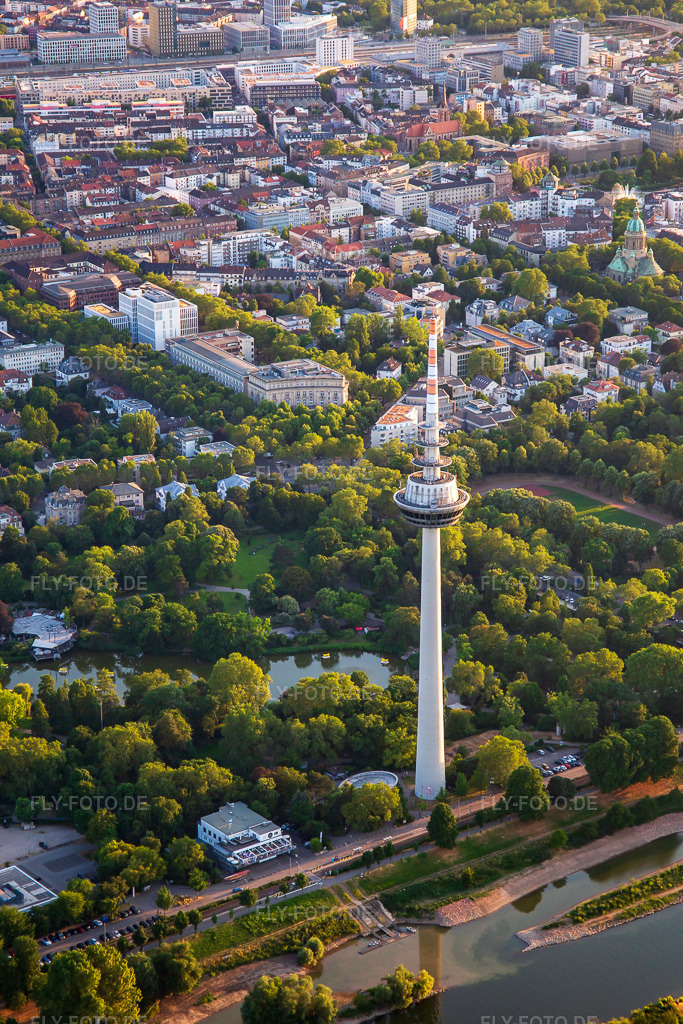 Luftbild: Fernmeldeturm Mannheim im Ortsteil Neckarstadt-Ost in Mannheim im Bundesland Baden-Württemberg in Deutschland. Foto: IMG_137166.jpg vom 24.06.2023 durch Werner Riehm/FLY-FOTO.deWWW.SKYLINE-MANNHEIM.DE