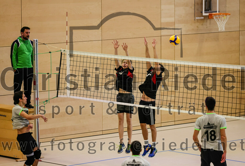 2021-11-27_122_TuS_Oberding_II_gegen_MTV_1881_Ingolstadt_III | Oberding, Deutschland, 27.11.2021:
Volleyball, Kreisliga 2021 / 2022, 5. Spieltag, TuS Oberding II gegen MTV 1881 Ingolstadt III, Endergebnis: 3:2

Karl Scholz (TuS Oberding, #3), Corbinian Prell (TuS Oberding, #5)

Foto: Christian Riedel / fotografie-riedel.net