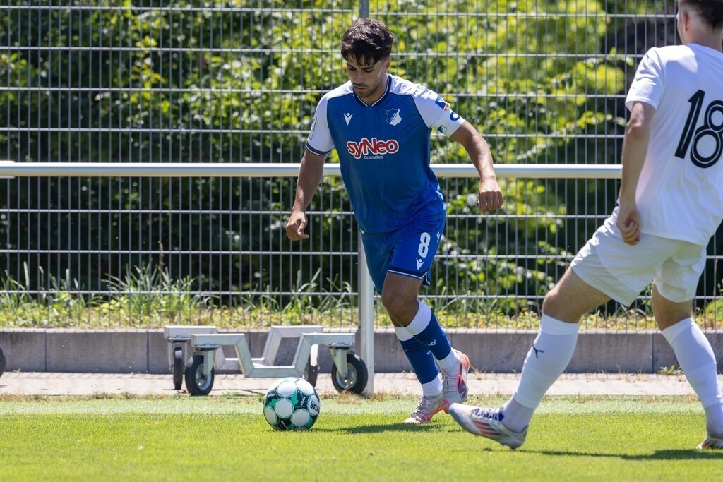 TSG Hoffenheim 2 gegen VfR Mannheim (Testspiel in der Akademie Arena Zuzenhausen) | TSG Hoffenheim 2 gegen VfR Mannheim (Testspiel in der Akademie Arena Zuzenhausen)***Diren Dagdeviren (8, Hoffenheim) - Realisiert mit Pictrs.com