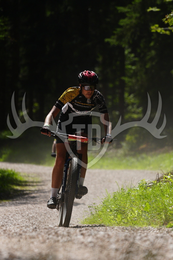 FC605622 | Fotogalerie der Treibjagd im Dunkelwald - Dein MTB Etappenrennen im Erzgebirge - Realisiert mit Pictrs.com