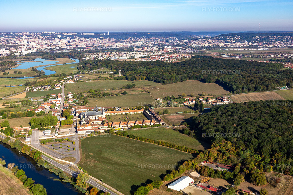 Aerial view: Monastery/Abbaye de Bosserville, Lycée Professionnel Privé Saint Michel in Art-sur-Meurthe in the state Meurthe et Moselle, France. – Photo: IMG_118191.jpg taken on 09/15/2019 by Werner Riehm/FLY-FOTO.com – Resolution of the original: 5472 x 3648 px