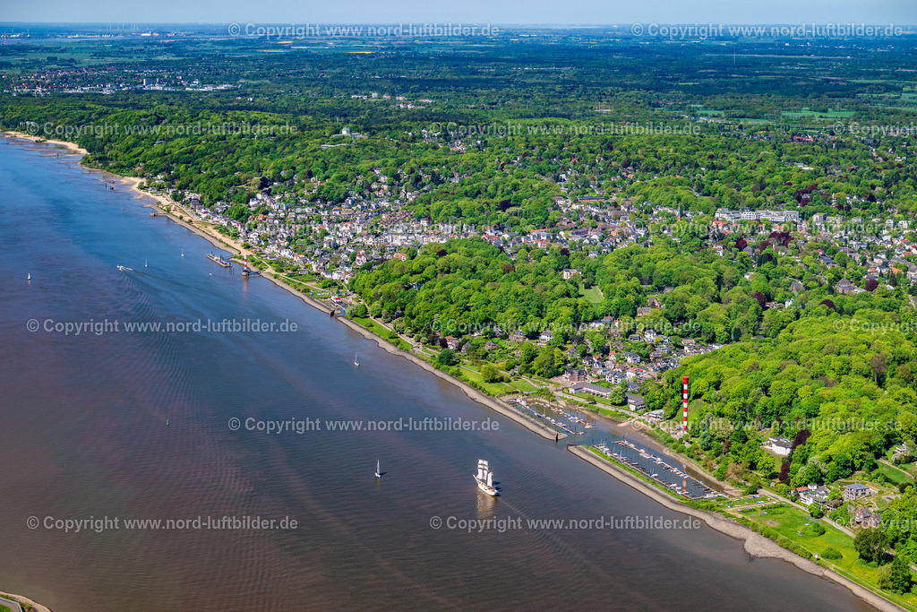Hamburg_Blankenese_ELS_5399010525 | HAMBURG 01.05.2025 Elbe- Uferbereich im Stadtteil Blankenese in Hamburg. // Elbe riverbank area in Blankenese district in Hamburg. Foto: Martin Elsen