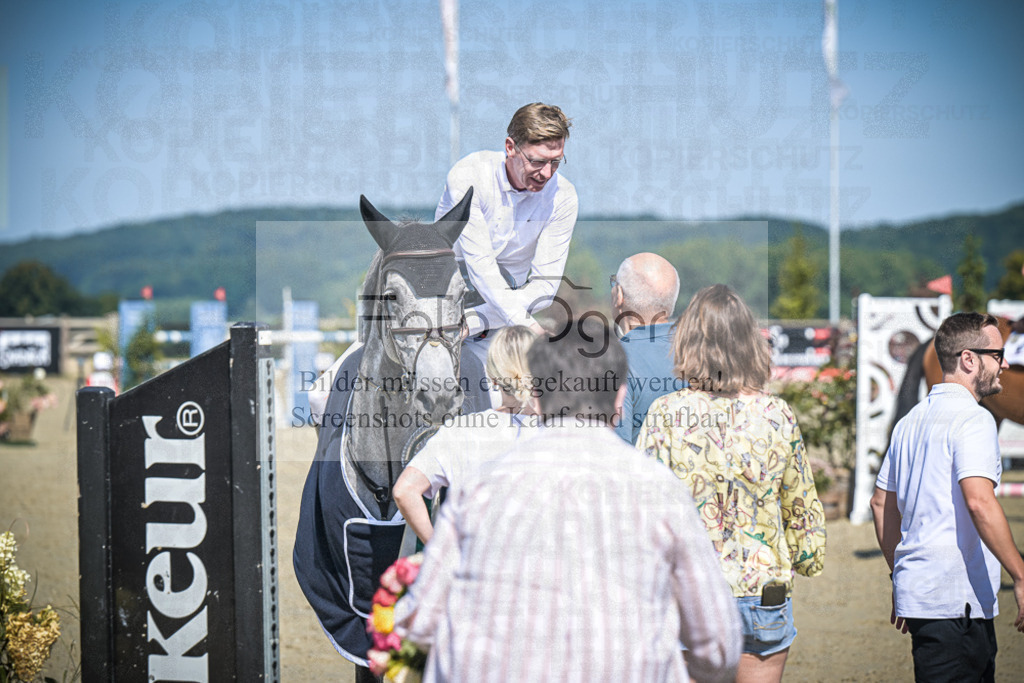 DOS_0033 | Entdecke hochwertige Reitturnierfotos von Foto Oger. Professionell, emotional und authentisch – jetzt Lieblingsmomente im Shop bestellen.Deutschlandweite Turnierfotografie. - Realisiert mit Pictrs.com