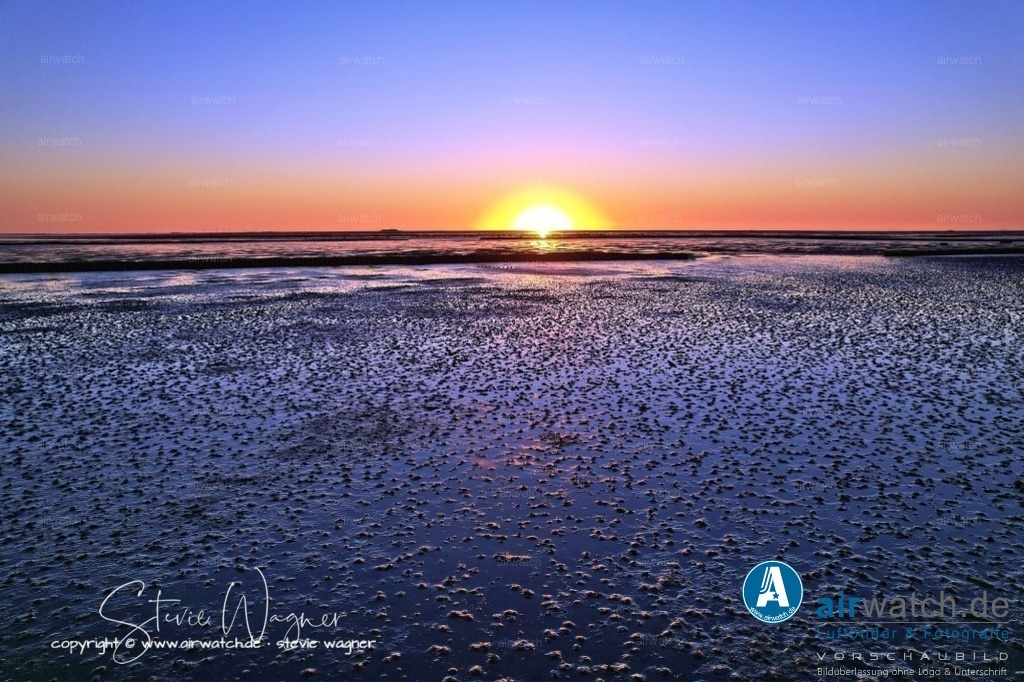 Nordsee, Nordfriesland, Beltringharderkoog, Luettmoorsee, Holmer Siel, Landgewinnung, Küstenschutz | Landgewinnung & Küstenschutz in Nordfriesland - Heute ist Nordstrand eine Halbinsel mit einer Fläche von etwa 45 km², die durch die Landgewinnung und die Küstenschutzmaßnahmen stabilisiert wurde. Die Region wird weiterhin durch die Nordsee und die Wattlandschaft geprägt und bietet eine einzigartige Kombination aus Natur, Geschichte und Kultur.