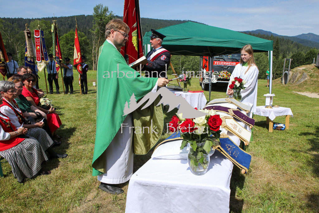 OE7A0354 | Segnung und Übergabe neuer Fahnenbänder