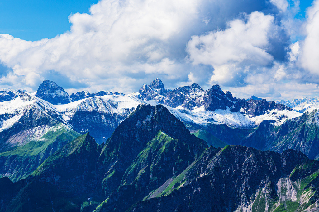 Blick vom Nebelhorn bei Oberstdorf auf die Alpen | Blick vom Nebelhorn bei Oberstdorf auf die Alpen.