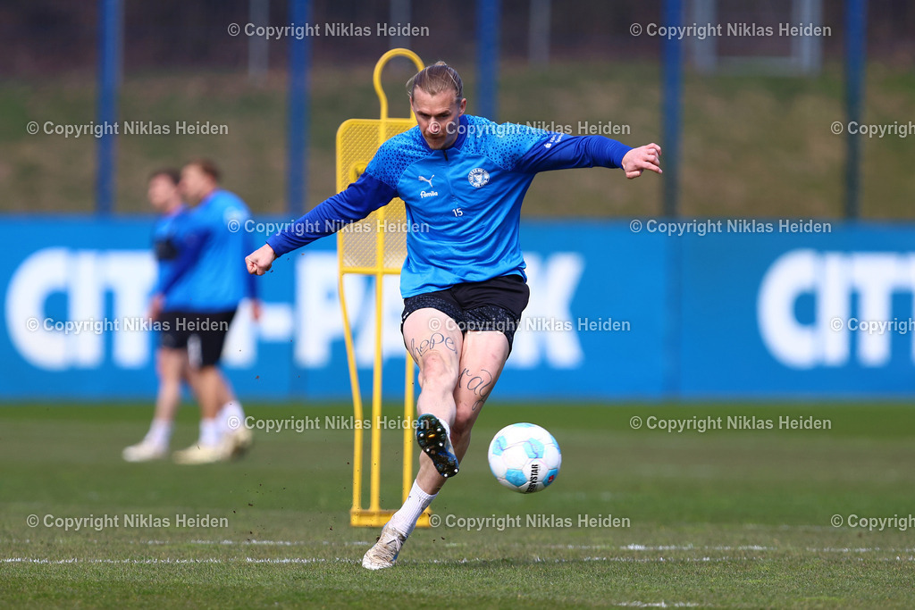 NH_HolsteinKiel_Training_08042025 | #15 Marvin Schulz (Holstein Kiel)Fußball I Herren I Training I Saison 2024-2025 I Holstein Kiel I 08.04.2025 I Citti-Fußballpark