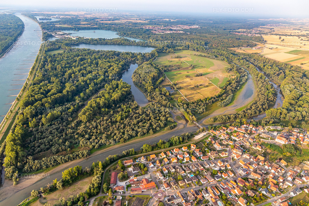 Aerial view: Sauer Delta Nature Reserve in Munchhausen in the state Bas-Rhin, France.Photo: IMG_008748.jpg taken on 09/20/2020 by Werner Riehm/FLY-FOTO.comResolution of the original: 5287 x 3525 px