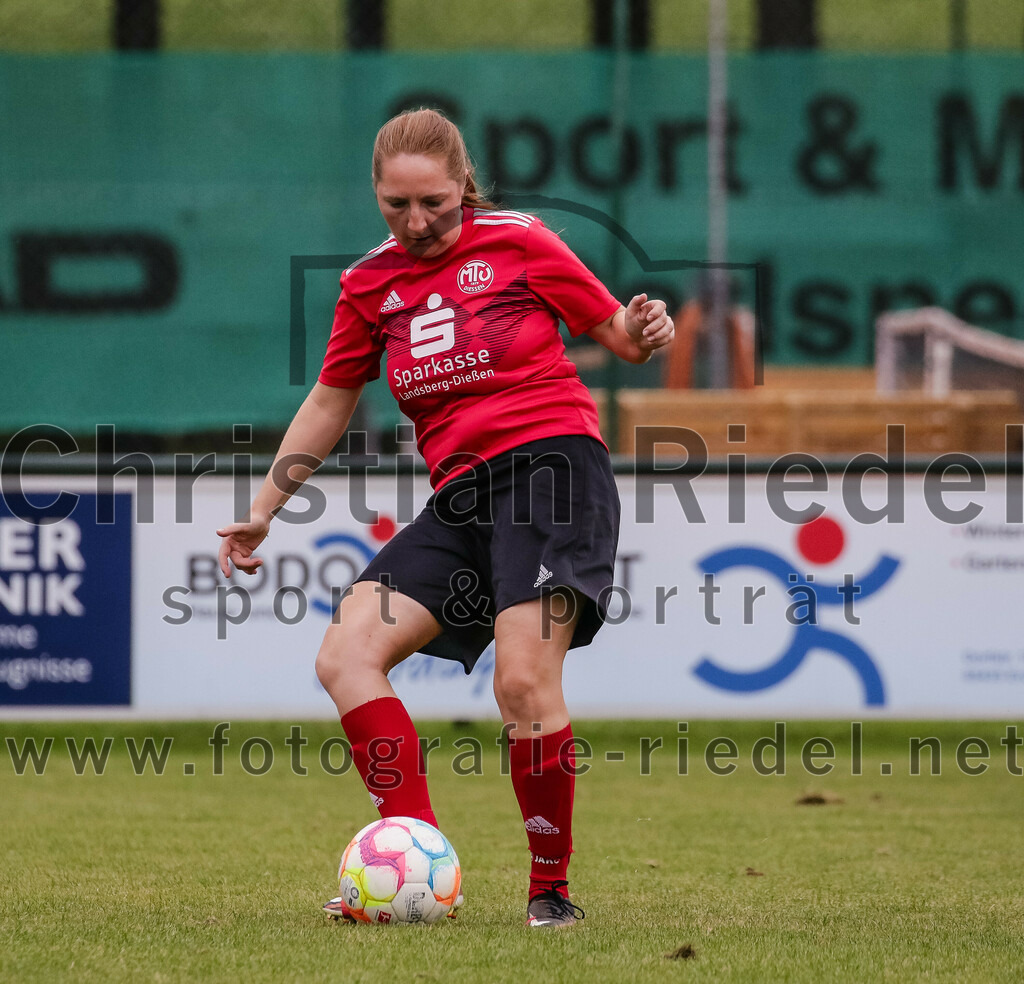 2023-10-07_070_FC_Langengeisling_gegen_MTV_Diessen_Ammersee | Erding, Deutschland, 07.10.2023:
Fußball, Bezirksoberliga 2023 / 2024, 6. Spieltag, FC Langengeisling gegen MTV Diessen/Ammersee, Endergebnis: 0:3

Julia Stapff (MTV Diessen/Ammersee, #10)

Foto: Christian Riedel / fotografie-riedel.net