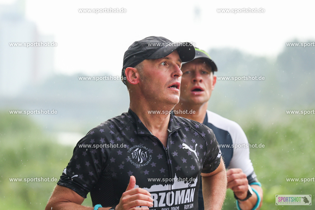 LUR_1255 | 34. M-net Erlanger Triathlon 2025 #erlangertriathlon  #mnettriathlon2025 #mnettriathlon #team #olympischedistanz #mitteldistanz #triathlon #maindonaukanal  #erlangertriathlon2025 #yourpictrs #tv1848 #tv1848erlangen  #triathlonbayern #sportinerlangen #demsportverbunden #sportshot_your_pictrs Copyright: www.sportshot.de