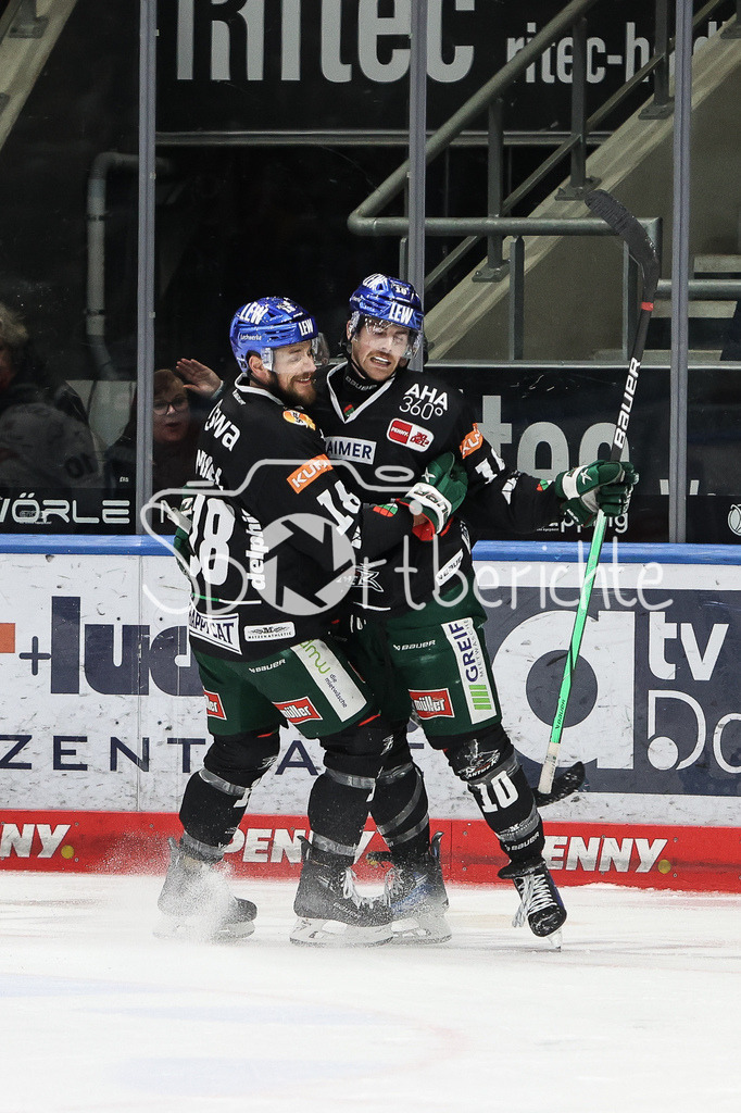 Augsburger Panther - ERC Ingolstadt | Jubel der Panther nach dem 2-1 durch Chirs COLLINS (AEV #10) / Freude / Treffer / Tor / Torschuetze