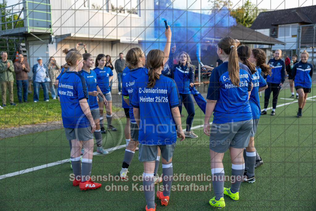 20260508_200003_0564_(c)_by_PhotoPeet | #,TSV Eschenbach (hell) vs. TSV Weilheim (rot), Fußball, C-Juniorinnen Kreisstaffel 2, Bezirk Neckar/Fils, 07.Spieltag,  Saison 2025/2026, Kunstrasenplatz, Schlater Straße, 73107 Eschenbach, 08.05.2026 - 18:30 Uhr,Foto: PhotoPeet / Sport- &amp; Eventfotografie / Peter Harich