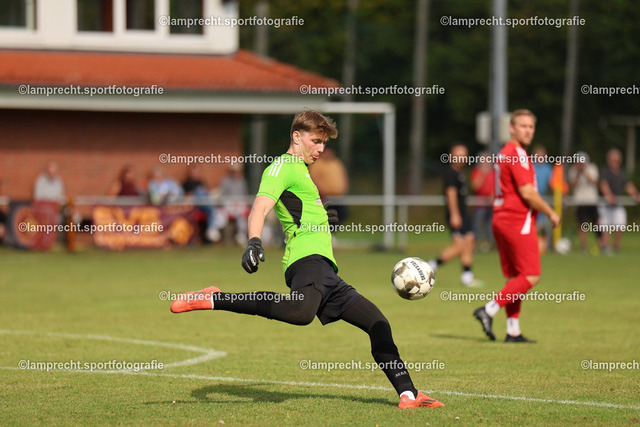 Fußball I Herren I Saison 2025-2026 I Verbandsliga Süd I 7. Spieltag I SV Schackendorf - SV Azadi Lübeck I 06.09.2025.133 | Louis von Pein (87, SV Schackendorf) - Realisiert mit Pictrs.com