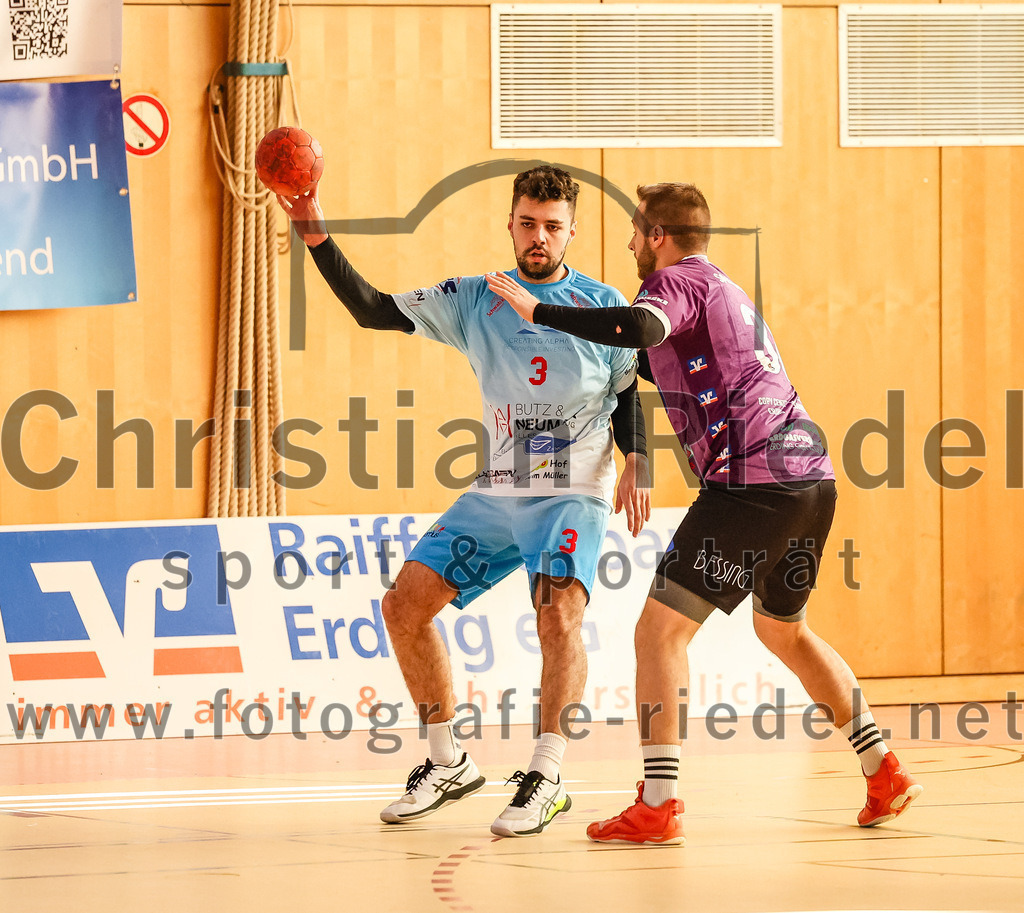 2024-01-28_017_SpVgg_Altenerding_II_gegen_HSG_Schwab-kirchen | Erding, Deutschland, 28.01.2024:
Handball, Bezirksklasse Männer Staffel Süd West 2023 / 2024, 9. Spieltag, SpVgg Altenerding gegen HSG Schwab/kirchen, Endergebnis: 30:24

Maximilian Gries (HSG Schwab/kirchen, #3), Florian Schiffel (SpVgg Altenerding, #38)

Foto: Christian Riedel / fotografie-riedel.net