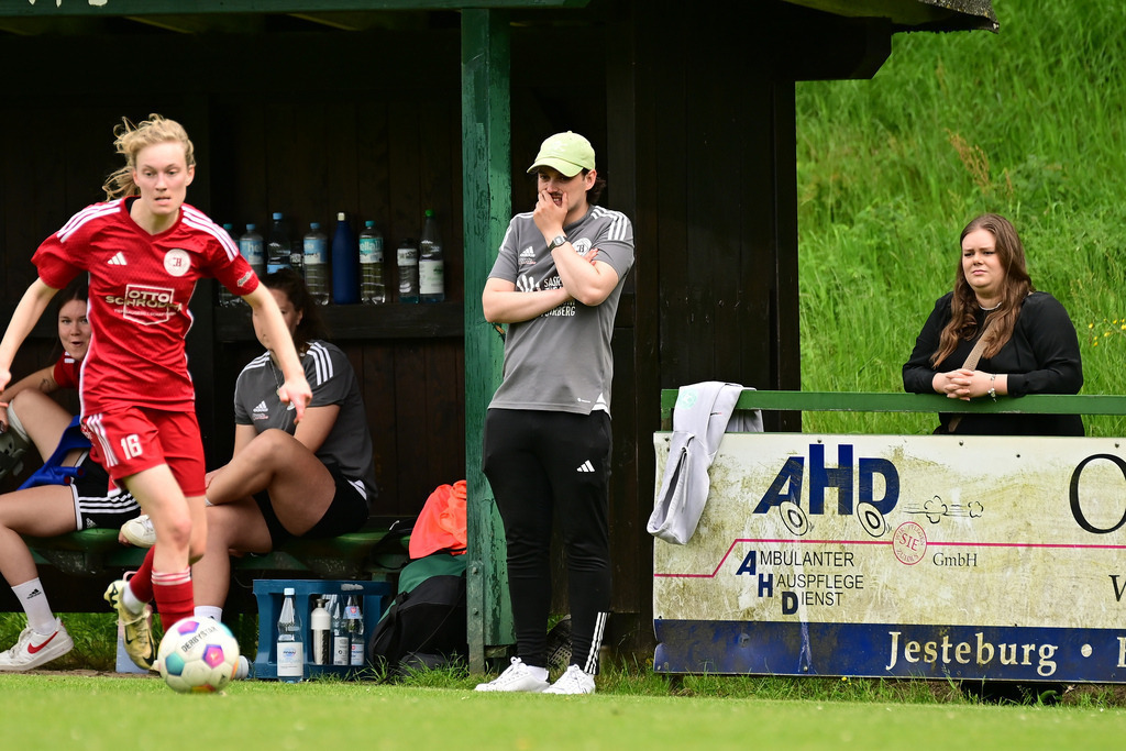 Fußball I Frauen I Saison 2024-2025 I Oberliga I 26. Spieltag I FC Jesteburg-Bendestorf - SV Heidekraut Andervenne | Der Sportfotograf. - Realisiert mit Pictrs.com