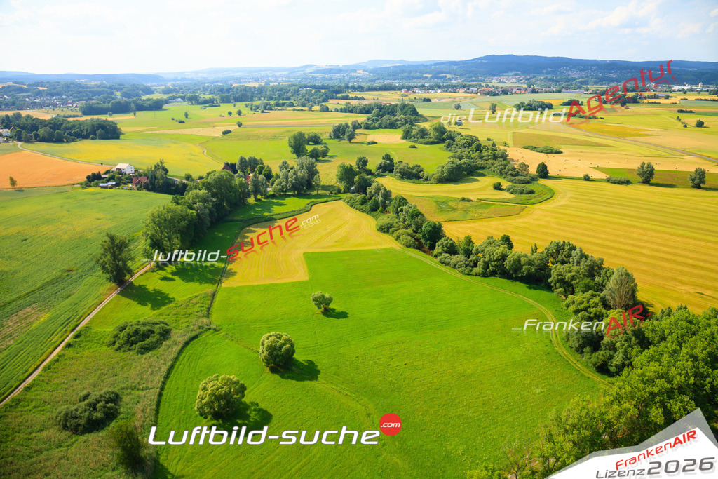 Die Luftaufnahme Unterzettlitz - Kulmbach wurde vom UL-Flugzeug (keine Drohne) aus fotografiert.Hohe Druck- Auflösung-die Geschenkidee!