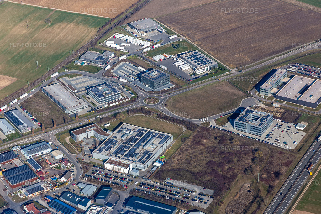 Luftbild: Industriegebiet Nord mit ITK Engineering, DBK, MTS Group in Rülzheim im Bundesland Rheinland-Pfalz in Deutschland. – Foto: IMG_125725.jpg vom 02.03.2021 durch Werner Riehm/FLY-FOTO.de – Auflösung des Originals: 5472 x 3648 px