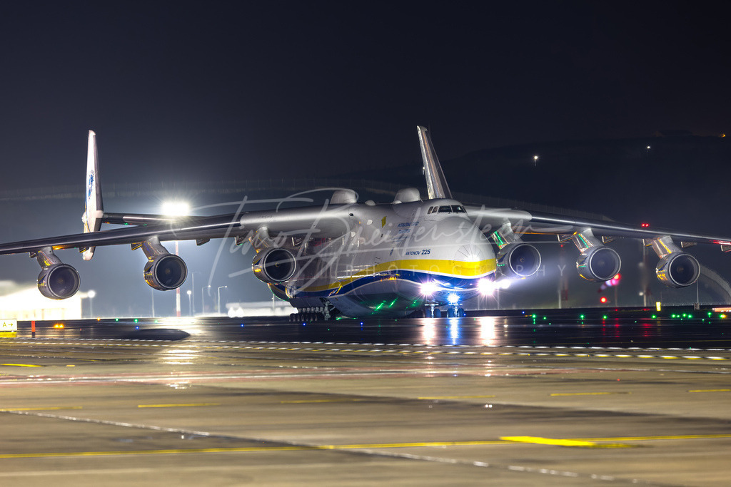 135 | Buy high-quality aviation and travel photography prints by professional photographer Timo Breidenstein. Authentic images, professionally printed, worldwide shipping. - Realisiert mit Pictrs.com