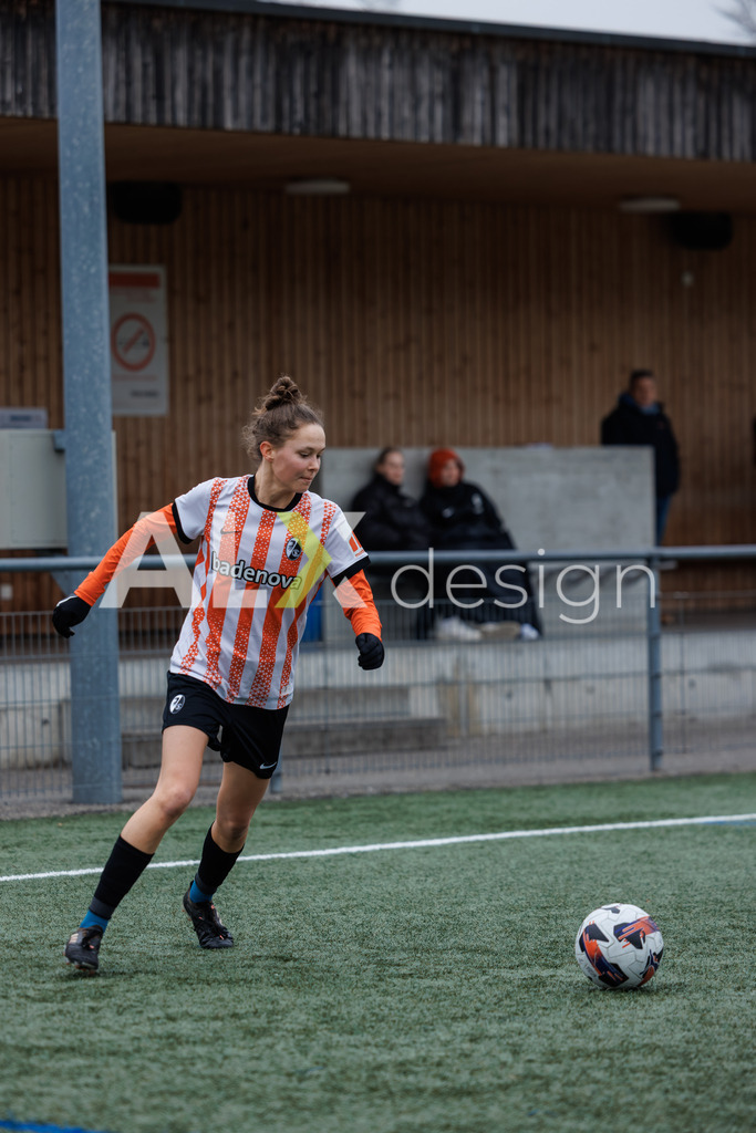 Fußball I Frauen I Saison 2025-2026 I Freundschaftsspiel I FC Aarau Frauen - SC Freiburg U20 I 24.01.2026 | 13 Pauline Ihme (SC Freiburg U20) – Abwehr - Realisiert mit Pictrs.com