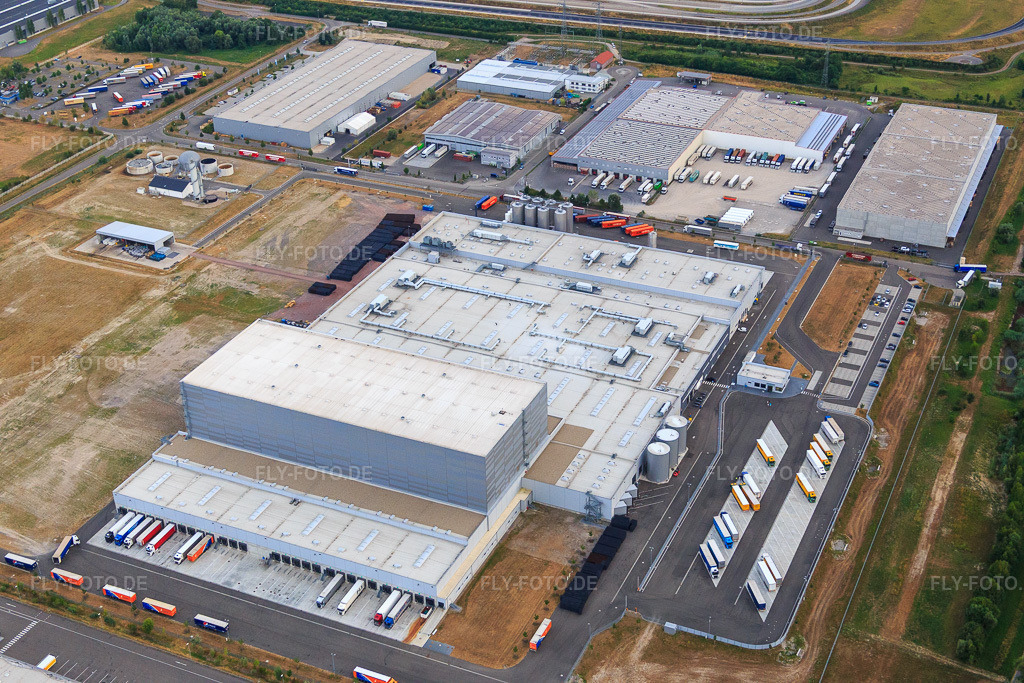 Luftbild: Pfälzer Erfrischungsgetränke GmbH in Wörth am Rhein im Bundesland Rheinland-Pfalz in Deutschland. Foto: IMG_083793.jpg vom 24.07.2015 durch Werner Riehm/FLY-FOTO.deMEG Gruppe - MEG Gruppe