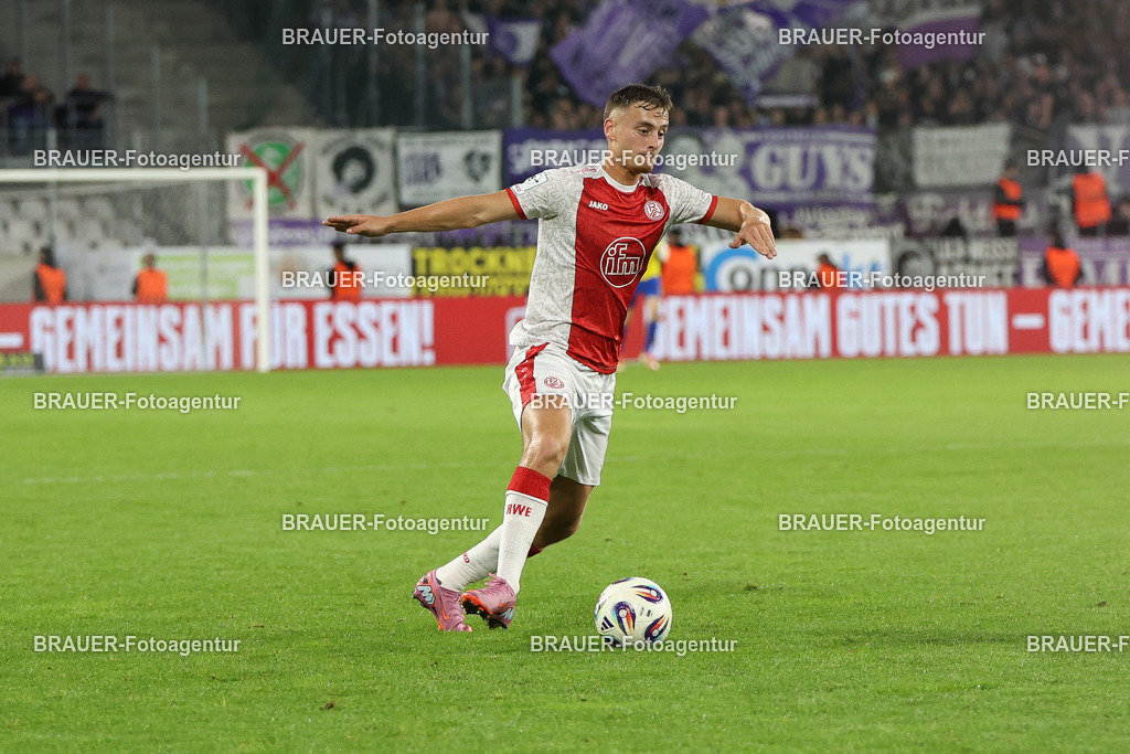 Rot-Weiss Essen - VFL Osnabrück | Essen, Deutschland, 17.09.2025 Marvin Obuz  (Rot-Weiss Essen) Einzelaktion während des 3.Liga Spiels zwischen  Rot-Weiss Essen und VFL Osnabrück am 17.09.2025 im Stadion an der Hafenstraße in Essen. (Foto von Timo Bluhmki-Schmidt/Brauer Fotoagentur