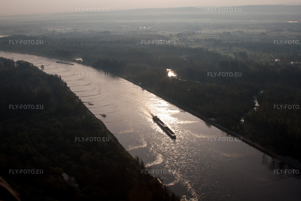 Vue aérienne: Les rives du Rhin à Lauterbourg dans le département Bas Rhin, France. Photo: IMG_63608.jpg prise le 30/03/2014 par Werner Riehm/FLY-FOTO.euRésolution de l'original: 4752 x 3168 px