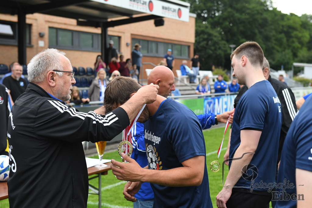 1. FC Nordenham-SV GOTANO | Kreispokal Finale Jade-Weser-Hunte 1. Mannschaften; 1.FC Nordenham (weiß)-SV GOTANO (blau) am 15.06.2025 in Rastede (Sportanlage Köttersweg), Photo: Philip Eiben 2025 - Realisiert mit Pictrs.com