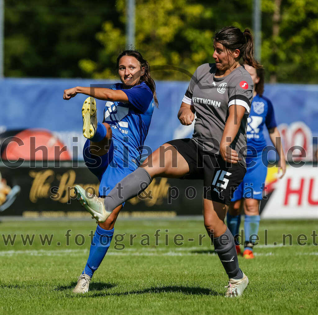 2023-09-09_078_FC_Langengeisling_gegen_TV_1864_Altoetting | Erding, Deutschland, 09.09.2023:
Fußball, Bezirksoberliga 2023 / 2024, 2. Spieltag, FC Langengeisling gegen TV 1864 Altötting, Endergebnis: 2:3

Julia John (FC Langengeisling, #10), Tatjana Utzschmid (TV 1864 Altötting, #15)

Foto: Christian Riedel / fotografie-riedel.net