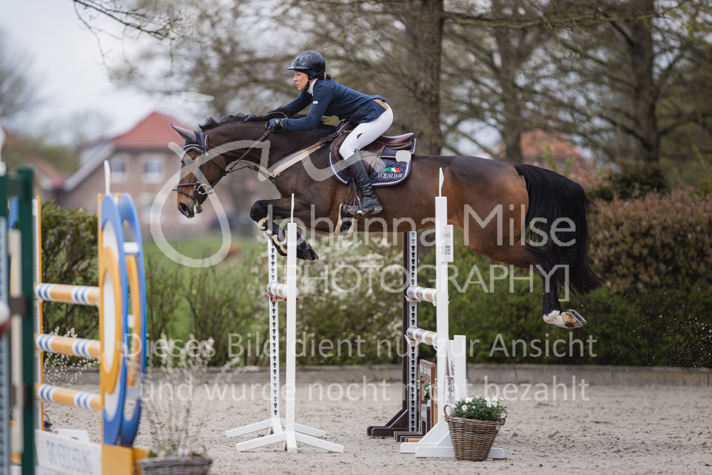 230426_HofSosath_M1-Spr-988 | Deine schönsten Turniermomente als professionelle Fotos! Entdecke hochwertige Pferdesport-Fotografie im Online-Shop. Jetzt Fotos finden & bestellen!