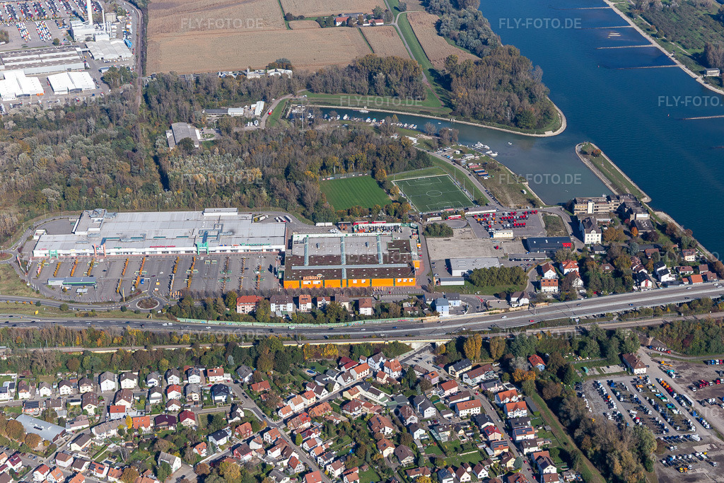 Luftbild: Maximilian Center im Ortsteil Maximiliansau in Wörth im Bundesland Rheinland-Pfalz in Deutschland. Foto: IMG_130029.jpg vom 24.10.2021 durch Werner Riehm/FLY-FOTO.de