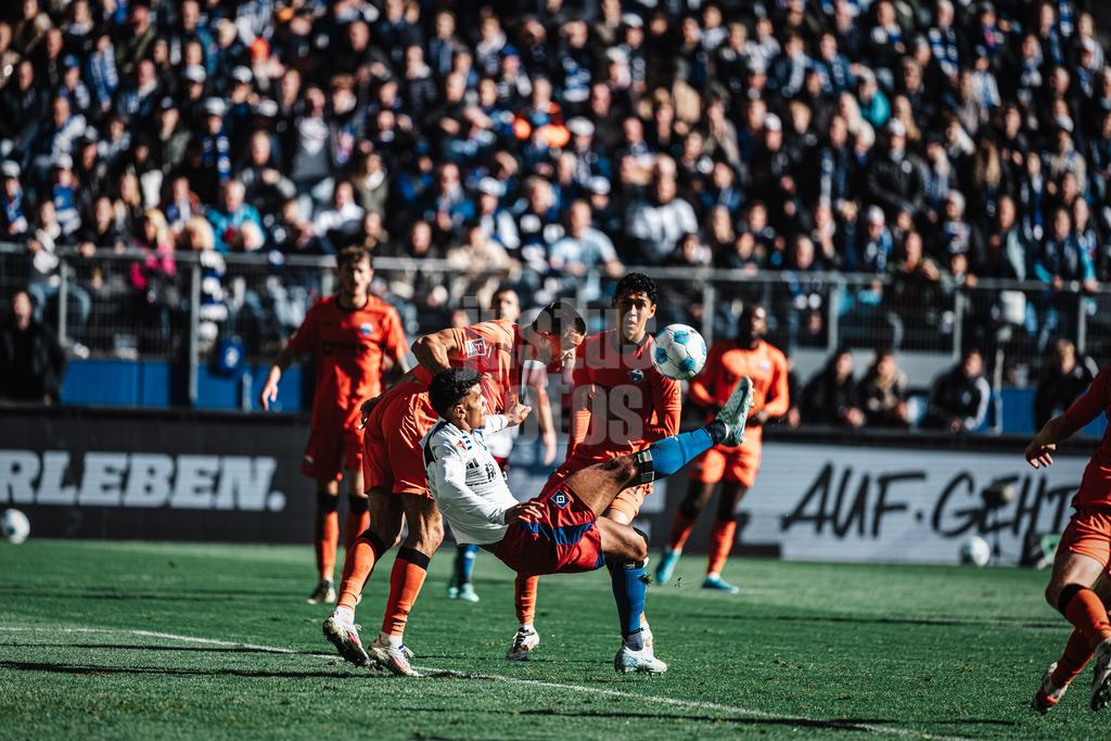 Fußball | Männer | Saison 2024/2025 | 2. Fußball-Bundesliga | 7. Spieltag | Hamburger SV vs. SC Paderborn 07 | 28.09.2024 | Ransford Königsdörffer (#11, HSV) beim Fallrückzieher