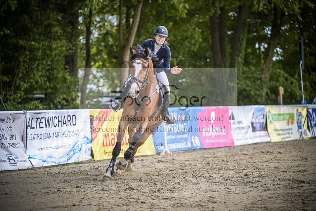 DOS_1970 | Entdecke hochwertige Reitturnierfotos von Foto Oger. Professionell, emotional und authentisch – jetzt Lieblingsmomente im Shop bestellen.Deutschlandweite Turnierfotografie. - Realisiert mit Pictrs.com