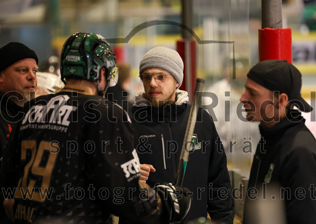 2024-03-08_054_TSV_Erding_gegen_EHC_Koenigsbrunn | Erding, Deutschland, 08.03.2024:
Eishockey, Bayernliga Playoffs 2023 / 2024, 1. Spieltag, TSV Erding gegen EHC Königsbrunn, Endergebnis: 3:0

Thomas Plihal (Erding Gladiators, #39)

Foto: Christian Riedel / fotografie-riedel.net