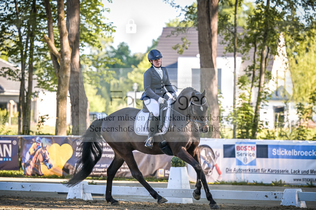 DOS_4222 | Entdecke hochwertige Reitturnierfotos von Foto Oger. Professionell, emotional und authentisch – jetzt Lieblingsmomente im Shop bestellen. - Realisiert mit Pictrs.com