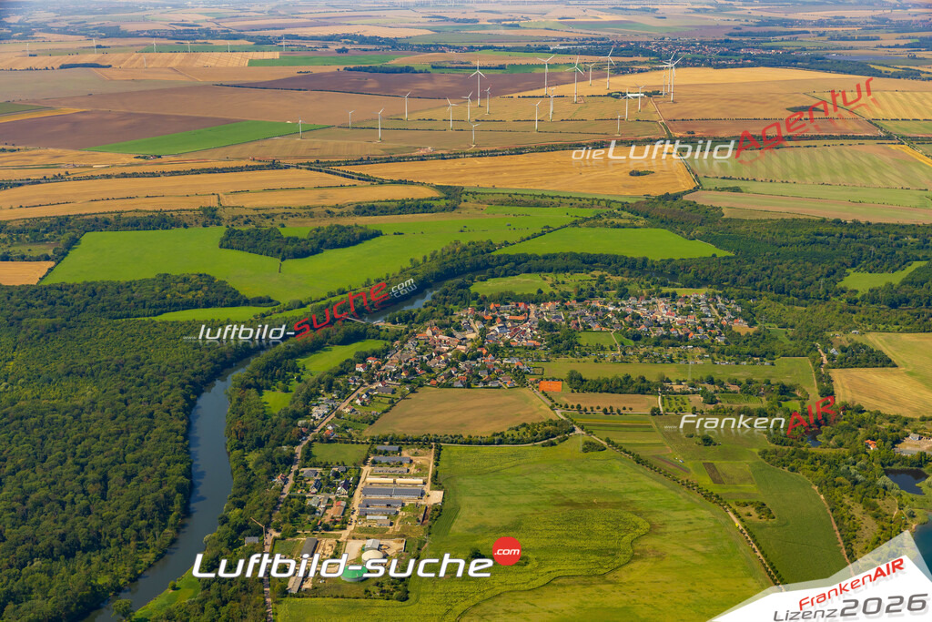 Klassische Luftaufnahme ohne Drohne zeigt:Gröna Saale bei Bernburg - Die Luftbildaufnahme wurde 2025 vom UL-Flugzeug heraus erstellt ( keine Drohnenaufnahme ) - Hochauflösende Luftaufnahme -Nicht vergleichbar mit Google Maps oder Satelittenbilder- Die Geschenkidee !Mit Lizenz und Bildrechte bestellbar