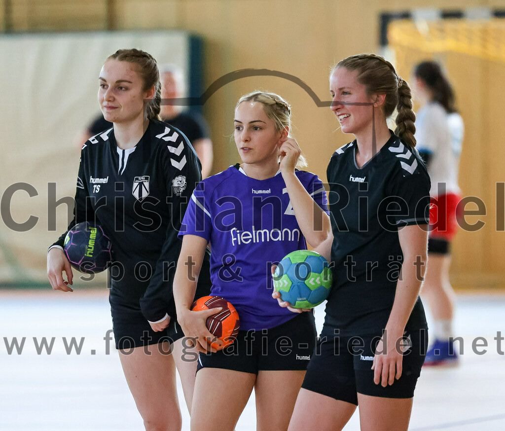 2023-03-18_001_SpVgg_Altenerding_II_gegen_HSG_Freising-Neufahrn_II | Erding, Deutschland, 18.03.2023:
Handball, Bezirksliga Frauen Altbayern 2022 / 2023, 14. Spieltag, SpVgg Altenerding II gegen HSG Freising-Neufahrn II, Endergebnis: 25:27

Thea-Sophie Steinbrecher (SpVgg Altenerding, #17), Lena Prem (SpVgg Altenerding, #2)

Foto: Christian Riedel / fotografie-riedel.net